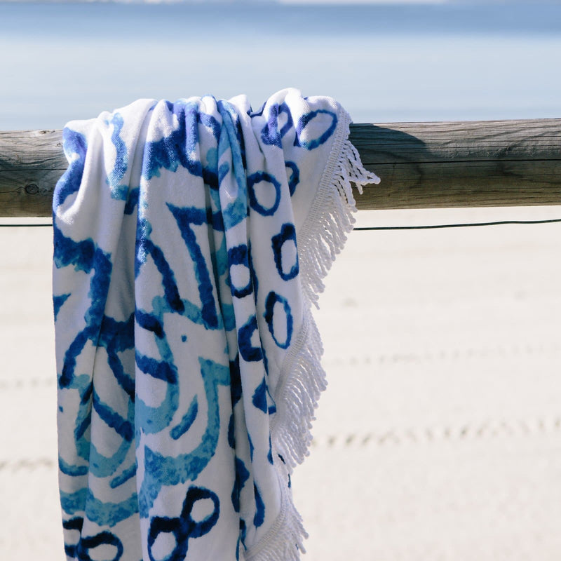 Round Beach Towel with Beautiful Watercolor Design, Ideal for Beach Days and Poolside Lounging