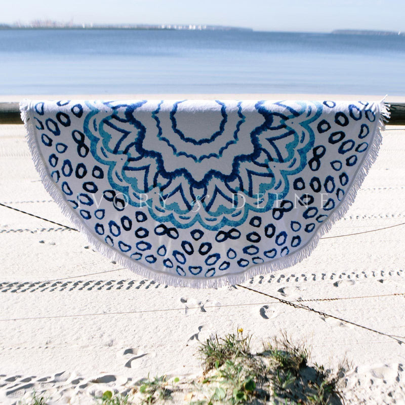 Round Beach Towel with Beautiful Watercolor Design, Ideal for Beach Days and Poolside Lounging